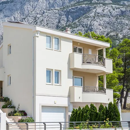 Gorgeous In Veliko Brdo ماكارسكا