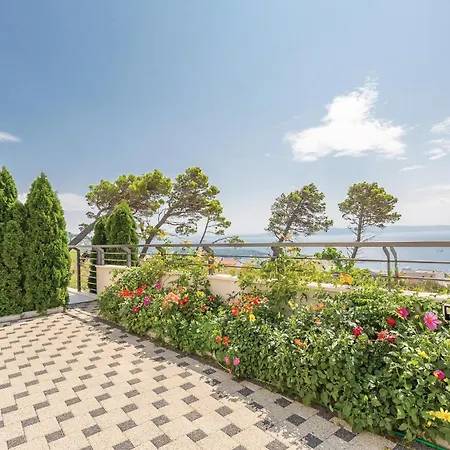 Gorgeous In Veliko Brdo * ماكارسكا