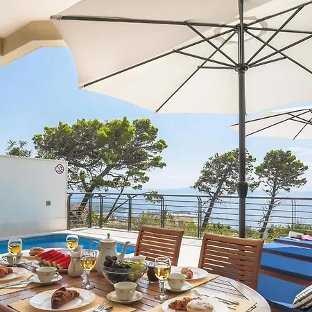 Gorgeous In Veliko Brdo ماكارسكا