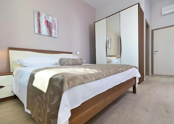 Gorgeous In Veliko Brdo ماكارسكا