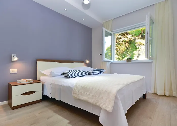 Gorgeous In Veliko Brdo * ماكارسكا