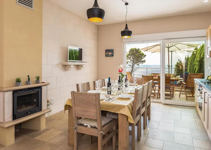 Gorgeous In Veliko Brdo ماكارسكا