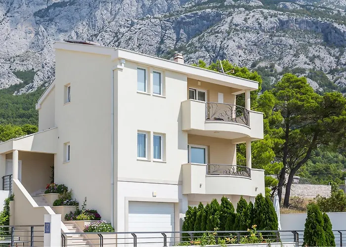 Gorgeous In Veliko Brdo ماكارسكا