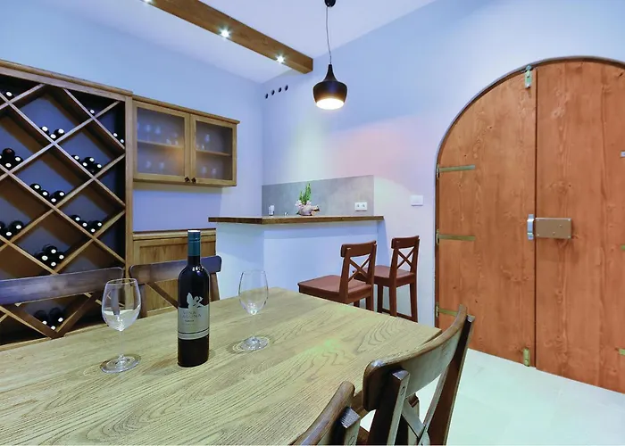 Gorgeous In Veliko Brdo * ماكارسكا